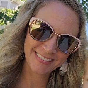 Meet your Posher, Becky